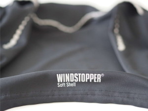 Gore Windstopper Softshell Logo auf Mythos Laufjacke