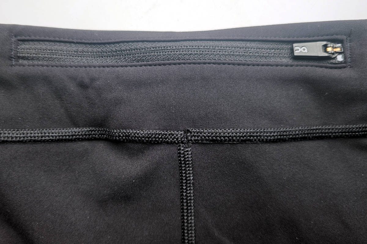 On Performance Tights mit drei praktischen Taschen